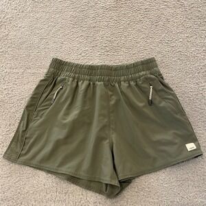 Vuori Dash Shorts Womens Small Sage Green 2.5" Inseam Elastic Waist VW367